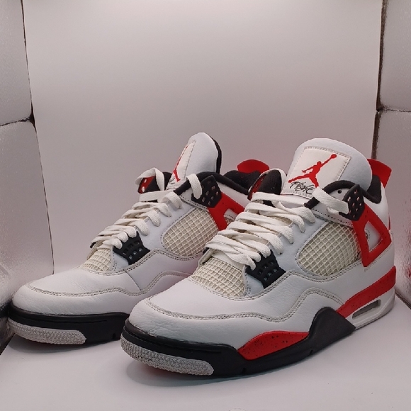 NEW Nike Air Jordan 4 Retro Mens Sneakers In Red Cement Size 10.5 US DH6927-161